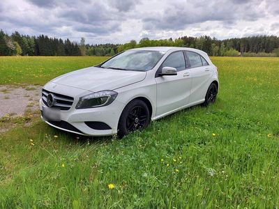 Gebraucht Mercedes A200 150 PS (110 kW) 2014 Weiß Kleinwagen