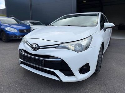 Gebraucht Toyota Avensis Basis 132 PS (97 kW) 2016 Weiß Limousine