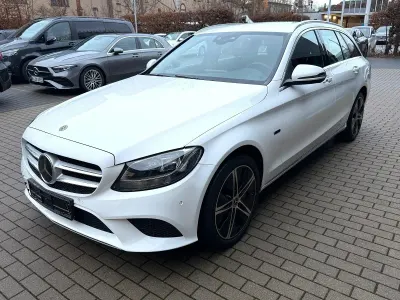 Używany Mercedes C300e Avantgarde 194 KM (142 kW) 2020 Biały Sedan/Limuzyna