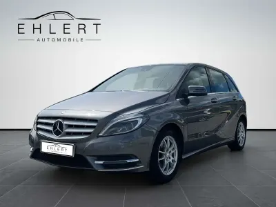 Gebraucht Mercedes B200 156 PS (114 kW) 2014 Mountaingrau Kleinwagen