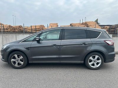Gebraucht Ford S-MAX Titanium 160 PS (117 kW) 2018 Grau Van / Kleinbus