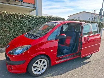 Gebraucht Peugeot 1007 86 PS (63 kW) 2006 Rot Van / Kleinbus