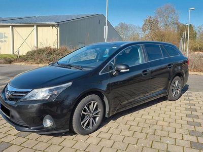 Gebraucht Toyota Avensis 124 PS (91 kW) 2015 Schwarz Kombi