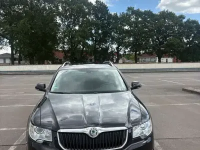 Gebraucht Skoda Superb Family 170 PS (125 kW) 2011 Schwarz Kombi