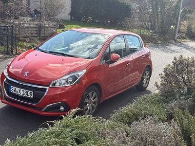 Gebraucht Peugeot 208 82 PS (60 kW) 2016 Orange Kleinwagen