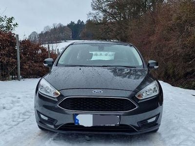 Gebraucht Ford Focus Trend 125 PS (91 kW) 2016 Grau Limousine