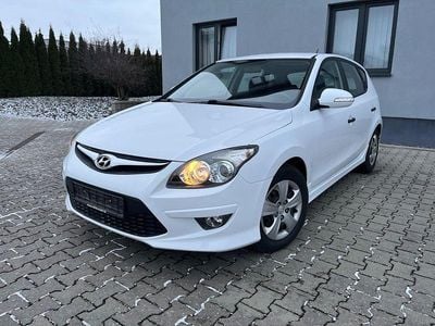 Weiß Gebraucht 2011 Hyundai i30 Edition Limousine | 4.700 € (Etwas zu teuer)