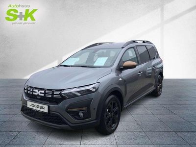 Neu Dacia Jogger Extreme 143 PS (105 kW) 2025 Dolomitgrau metallic (grau) Van / Kleinbus