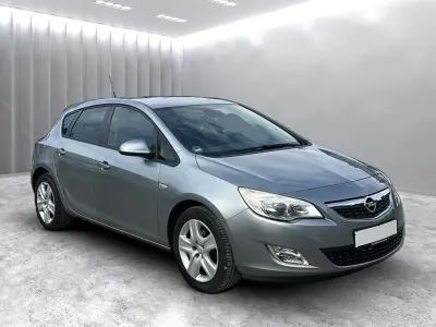 Gebraucht Opel Astra Design Edition 125 PS (91 kW) 2011 Silber Limousine