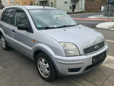 Usata Ford Fusion 80 CV (58 kW) 2004 Argento Utilitaria