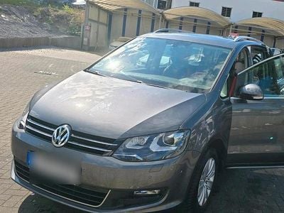 Grau Gebraucht 2011 VW Sharan Van / Kleinbus | 16.200 €