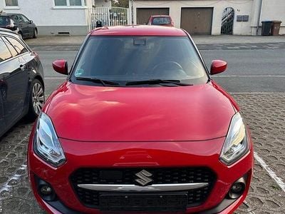 Begagnad Suzuki Swift Comfort 83 HK (61 kW) 2023 Röd Halvkombi