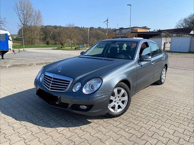 Gebraucht Mercedes E200 184 PS (135 kW) 2007 Blau Limousine