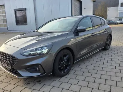 Używany Ford Focus ST-Line 155 KM (114 kW) 2020 Szary Sedan/Limuzyna