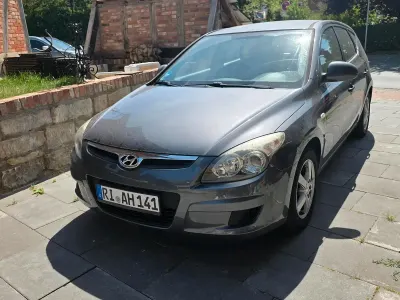 Gebraucht Hyundai i30 109 PS (80 kW) 2010 Grau Kleinwagen