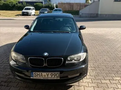 Gebraucht BMW 116 122 PS (89 kW) 2009 Schwarz Kleinwagen