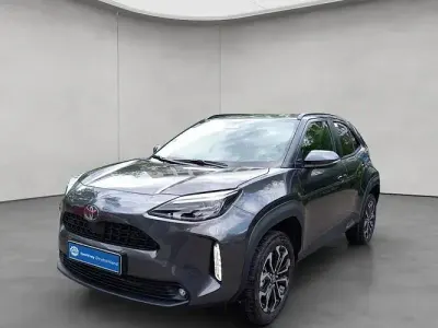 Neu Toyota Yaris Cross Style 130 PS (95 kW) 2025 Grau SUV