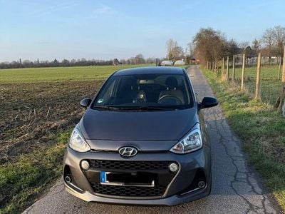 Grau Gebraucht 2018 Hyundai i10 Passion Kleinwagen | 6.200 € (Guter Preis)