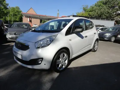 Begagnad Kia Venga Vision 90 HK (66 kW) 2010 Vit Halvkombi
