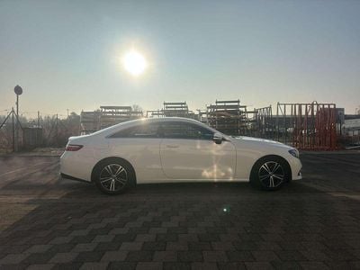 Mercedes E200