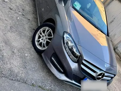 Gebraucht Mercedes B180 109 PS (80 kW) 2015 Grau Kleinwagen