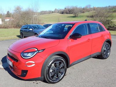 Gebraucht Fiat 600 Pop 136 PS (100 kW) 2025 Rot SUV