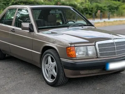 Gebraucht Mercedes 190 90 PS (66 kW) 1991 Gold Limousine