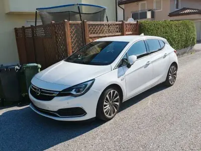 Gebraucht Opel Astra Innovation 136 PS (100 kW) 2015 Weiß Limousine