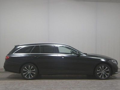 Second-hand Mercedes E300 Avantgarde 306 CP (225 kW) 2022 Negru Break