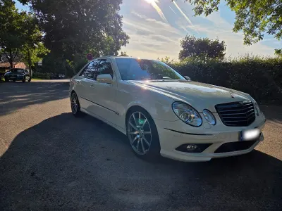 Gebraucht Mercedes E500 Avantgarde 387 PS (284 kW) 2006 Weiß Limousine