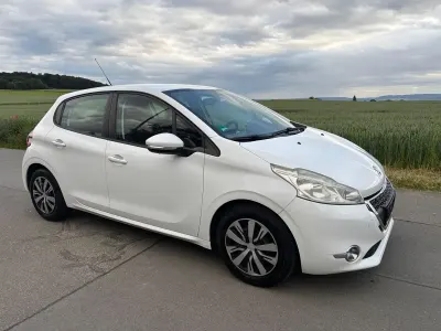 Gebraucht Peugeot 208 Active 95 PS (69 kW) 2012 Weiß Kleinwagen