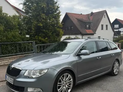 Używany Skoda Superb 141 KM (103 kW) 2012 Srebrny Kombi
