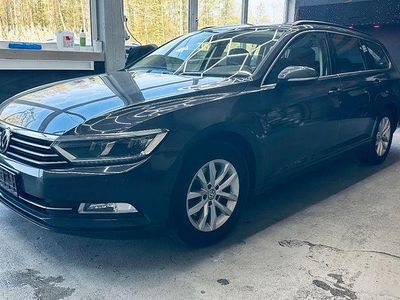 Second-hand VW Passat Comfortline 150 CP (110 kW) 2017 Gri Break