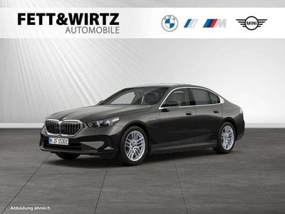 Gebraucht BMW 530e 299 PS (219 kW) 2024 Sophistograu brillanteffekt metallic Limousine