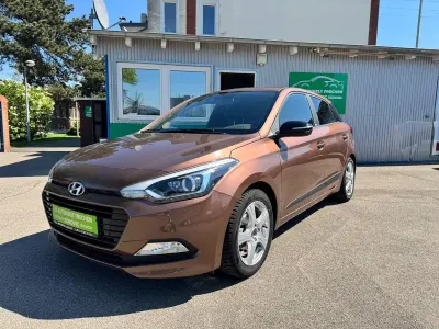 Gebraucht Hyundai i20 Passion 84 PS (61 kW) 2018 Braun Limousine