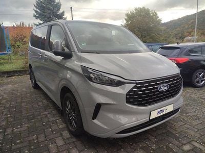 Second-hand Ford Tourneo Titanium 170 CP (125 kW) 2025 Gri Monovolum