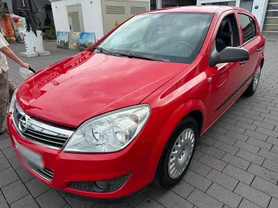 Gebraucht Opel Astra 89 PS (65 kW) 2009 Rot Kleinwagen