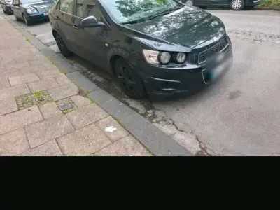 Gebraucht Chevrolet Aveo 85 PS (62 kW) 2012 Schwarz Limousine