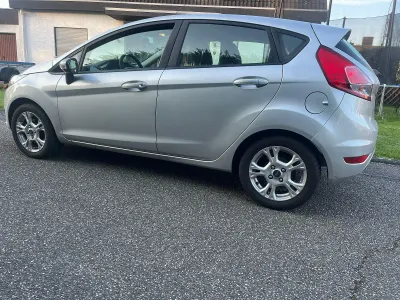 Gebraucht Ford Fiesta Celebration 82 PS (60 kW) 2013 Grau Kleinwagen