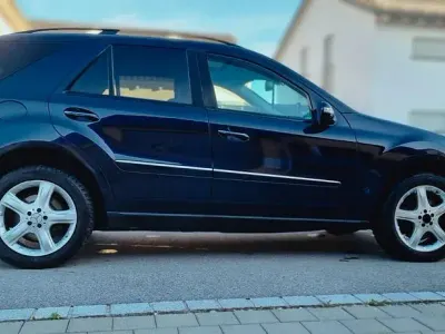 Gebraucht Mercedes ML320 224 PS (164 kW) 2007 Blau SUV