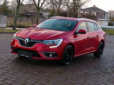 Rot Gebraucht 2018 Renault Mégane GrandTour Business Kombi | 9.999 € (Fairer Preis)