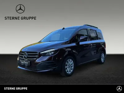 Gebraucht Mercedes T180 Progressive 131 PS (96 kW) 2025 Rot Van / Kleinbus