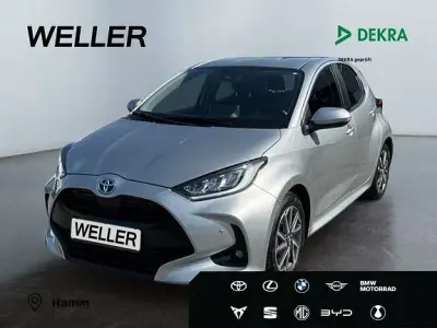 Gebraucht Toyota Yaris Basis 116 PS (85 kW) 2022 Shimmering silver metallic Kleinwagen