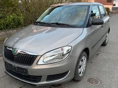 Używany Skoda Fabia Cool Edition 60 KM (44 kW) 2010 Beżowy Sedan/Limuzyna