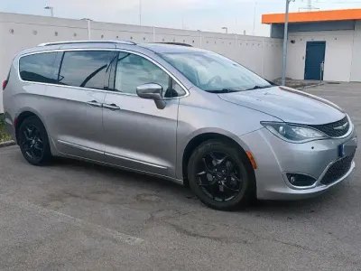 Gebraucht Chrysler Pacifica Limited 291 PS (214 kW) 2018 Silber Van / Kleinbus