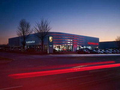 Second-hand Porsche Taycan Sport Turismo 350 kW (476 CP) 2024 Argintiu Break