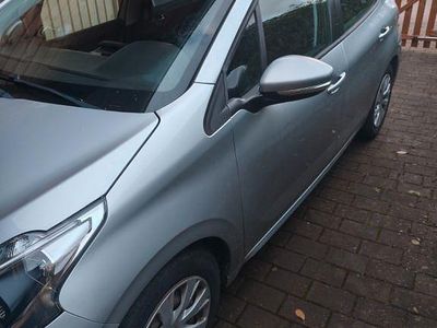 Grau Gebraucht 2018 Peugeot 208 Active Kleinwagen | 8.900 € (Fairer Preis)