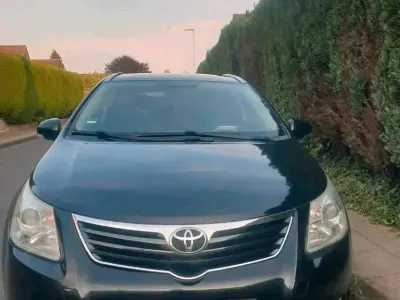 Gebraucht Toyota Avensis 150 PS (110 kW) 2011 Schwarz Kombi