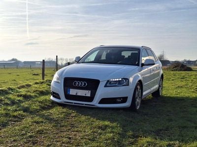 Weiß Gebraucht 2011 Audi A3 Sportback S-Line Kleinwagen | 10.900 €