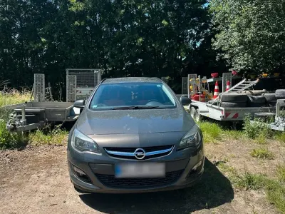 Gebraucht Opel Astra 131 PS (96 kW) 2014 Grau Kombi